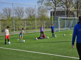 Trainingsavond S.K.N.W.K. JO7-1, JO11-1JM en JO12-1JM van maandag 8 april 2024 (29/79)